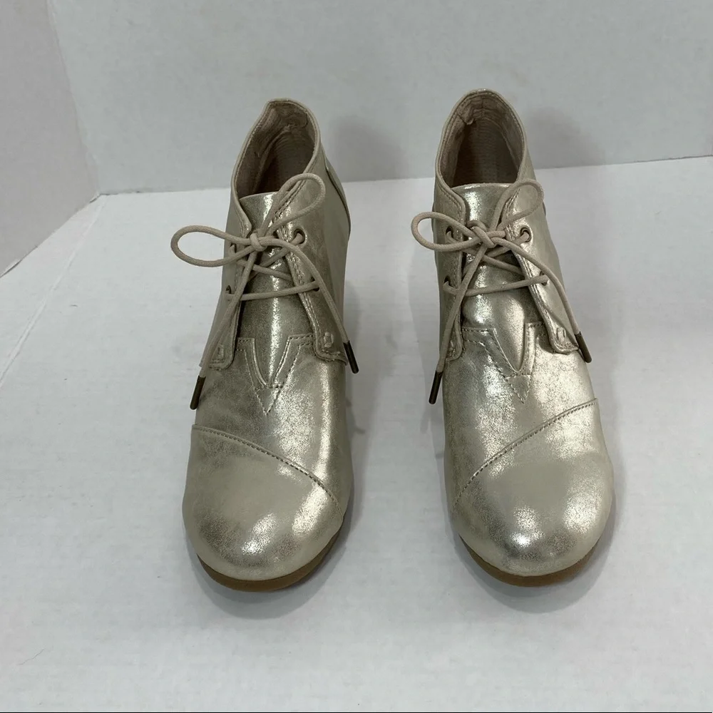 TOMS Desert Wedge White Gold Metallic Shoes size W 10